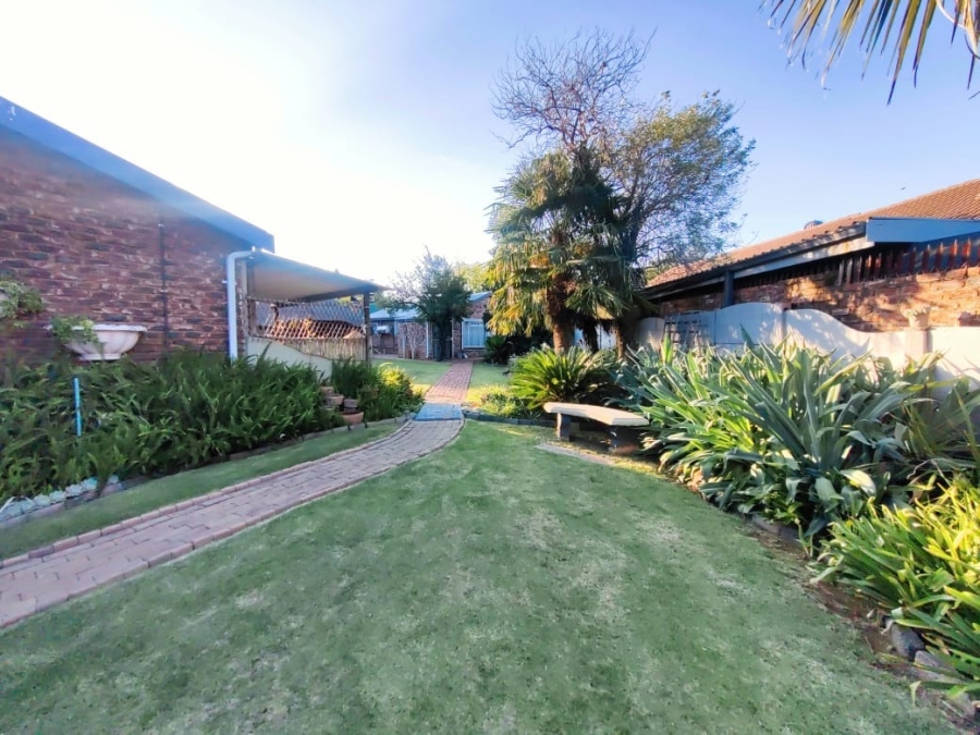 2 Bedroom Property for Sale in Miederpark North West